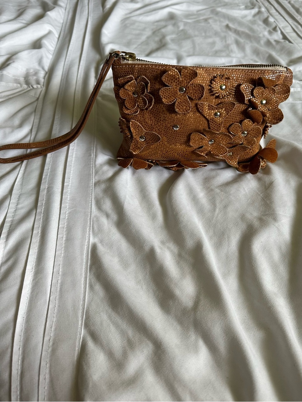 Punto Fibeia Brown Floral Appliqué Wristlet Clutch